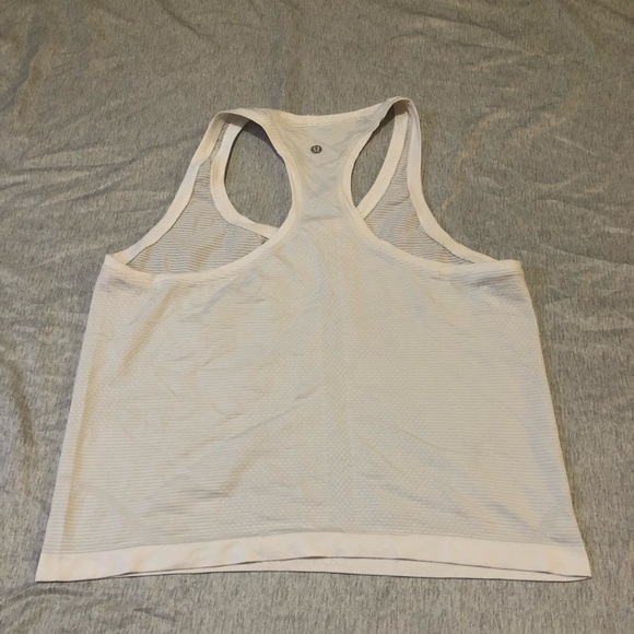 Lululemon - Picture 2 of 5